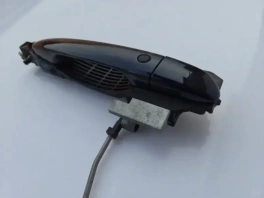 Качественная передняя правая ручка двери Mazda CX-5 1 KE (OEM: KD53-58-41XA12) на белом фоне