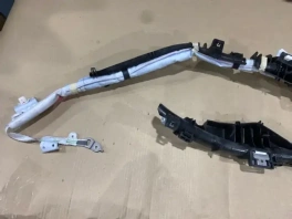 Шторка безопасности Toyota Camry 70 (XV70) левая OEM 73970-33020 на светлом фоне