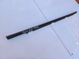Бархотка двери Hyundai Tucson TL правая передняя OEM 82220-D3001 общий вид