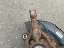 Кулак поворотный правый Toyota Camry 70 XV70 2017-2023 OEM 43210-33020 общий вид