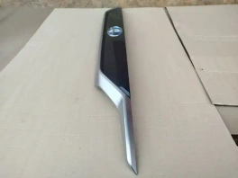 Накладка двери багажника Тойота RAV4 50 XA50 2018- OEM 76801-42260 общий вид