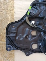 Дверная карта Mazda CX5 KF 2020 задняя правая OEM KB7W-72-97X на переднем плане склада