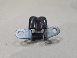 Петля двери нижняя передняя левая Nissan X-Trail T32 (2013-2021) OEM 82651-4BA0A общий вид