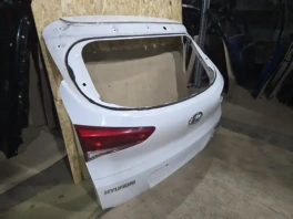 Крышка багажника Hyundai Tucson TL 2015-2021 OEM 81770D3000, вид спереди-сбоку