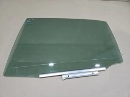 Оригинальное стекло задней левой двери Toyota Camry 70 XV70 68130-0C030 б/у на складе в Санкт-Петербурге