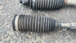 Рулевая тяга Toyota Camry 70 XV70 2017-2023 OEM 45503-06040 — деталь на белом фоне