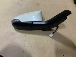 alt="Правое зеркало Toyota C-HR MAXH10 2020- OEM 87940-F4030, вид со стороны двери, общий план"