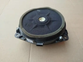 Оригинальный задний левый динамик на Lexus RX 4 OEM 86160-0WW30 крупный план
