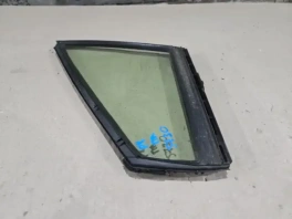 Треугольное стекло передней левой двери Lexus RX 4 OEM 68162-0R060 на белом фоне