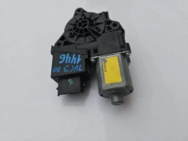 Передний правый мотор стекло подъемника Хендай Туссан TL OEM 82460-D3010