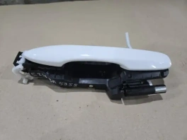 Ручка задней правой двери Toyota Corolla E210 2018 OEM 6921033010 общий вид",,
"Галерея фото в разделах": "Ручка задней правой двери Toyota Corolla E210 2018 6921033010 лицевая сторона; ручка двери Тойота Королла E210 зад правая крепления; боковой ракурс ручки Corolla E210 с OEM номером; задняя правая ручка Toyota Corolla E210 состояние пластика; оригинал ручка двери Corolla E210 MZEH12 6921033010 тросик; деталь ручка двери Тойота Королла 2018 зад правая б/у