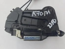 Замок передней левой двери Toyota Camry 70 XV70 оригинал 6904053140 общий вид