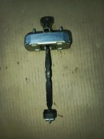 Ограничитель двери правый Toyota Camry 70 XV70 68610-33132