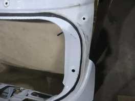 Крышка багажника Hyundai Tucson TL 2015-2021 OEM 81770D3000, вид спереди-сбоку
