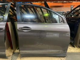 Передняя правая дверь Honda CR-V 4 RM 2012-2018 OEM 67010T0AA00ZZ — детальное фото лицевой стороны