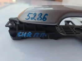 69210-F4030 Передняя правая ручка двери Toyota C-HR 2020- спереди с крепежными элементами