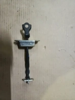 Ограничитель двери задний правый Nissan Juke F15 2010-2019 OEM 82430-1KA0A общий вид на складе
