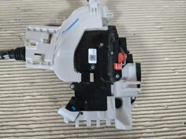Передний правый замок двери Hyundai Santa Fe 4 TM OEM 81310-S2000