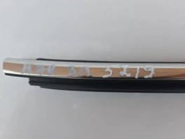 Оригинальная бархотка задней левой двери Toyota Camry 70 XV70 OEM 67871-06020 крупным планом