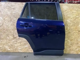 Задняя правая дверь Toyota RAV4 50 (XA50) OEM 67003-0R150 общий вид