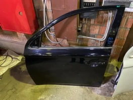 передняя левая дверь Mitsubishi Outlander 3 2012-2022 OEM 5700B671 в анфас