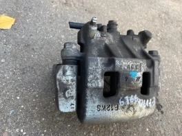 Суппорт тормозной Mitsubishi Outlander 3 GF передний правый б/у OEM 4605A005 на складе