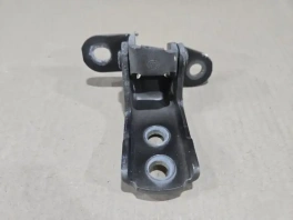 Петля двери верхняя передняя правая Toyota Camry 70 XV70 68610-06180 общий вид