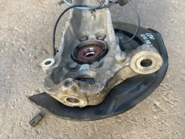 Поворотный кулак передний правый Infiniti Q50 V37 2013- (OEM 54500-1R200) общий вид на складе