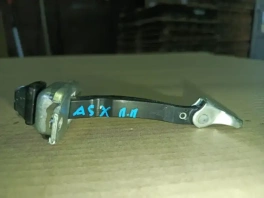 Ограничитель двери правый Mitsubishi ASX GA контрактный OEM 5702A079 спереди