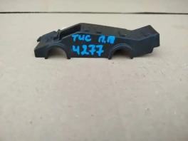 Кронштейн крыла Хёндэ Туссан TL правый б/у OEM 86514-D3000 — деталь на складе