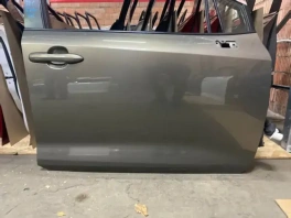 Передняя правая дверь Toyota Corolla E210 2020- OEM 67001-02560 общий вид снаружи