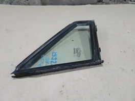 Передняя правая форточка двери Toyota C-HR 2020- 68161-F4020 — вид спереди, поверхность стекла