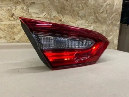 Фонарь в крышку багажника toyota camry 70 xv70 2017-2023 задн. лев.