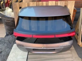 Крышка багажника Mitsubishi Eclipse Cross GK OEM 5801B824 на складе перед отгрузкой