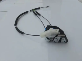 Замок двери toyota c-hr  2020- задн. лев.