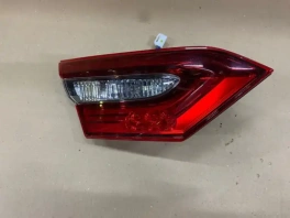 Фонарь в крышку багажника Toyota Camry 70 XV70 2017-2023 левый б/у 81740-0E010 на складе