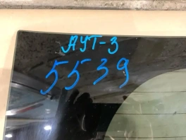 Стекло багажника Mitsubishi Outlander 3 GF 7800A398 ракурс сбоку