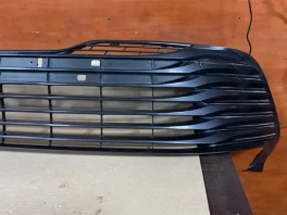 Решетка в бампер Toyota Camry 70 XV70 OEM 5311506090 оригинальная б/у