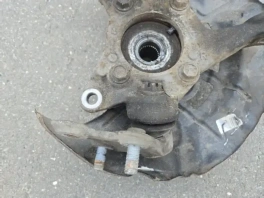 Кулак поворотный передний правый Lexus RX 4 2015-2022 (OEM 48068-48010) общий вид детали