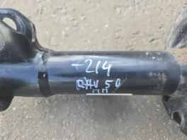 Амортизатор подвески Тойота Рав4 50 передний правый (48510-0R021) на складе крупным планом