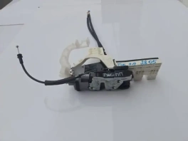 Задняя сторона правого замка двери Hyundai Tucson TL OEM 81320-D7500