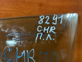 Стекло двери toyota c-hr  2016-2023 перед. лев.