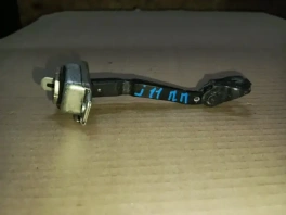 Ограничитель двери nissan qashqai j11 2013-2021 перед. прав.