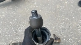 Рулевая тяга Toyota Camry 70 XV70 2017-2023 OEM 45503-06040 — деталь на белом фоне
