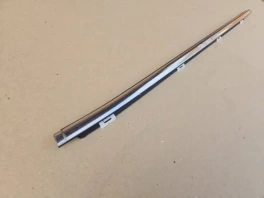 Бархотка двери передняя левая Hyundai Tucson TL OEM 82210-D3011 крупным планом