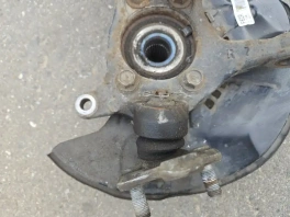 Кулак поворотный Lexus NX AYZ10L передний правый OEM 4771530020