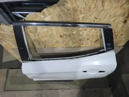 Задняя левая дверь Nissan Qashqai J11 (2013-2021) OEM 82101-4EA0A крупным планом