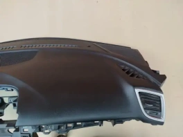 Торпедо Mazda 3 BM BHN1-60-350-02 в интерьере автомобиля
