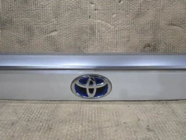 Накладка крышки багажника toyota rav4 50 xa50 2018-  