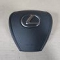 Подушка безопасности в руль Lexus UX вид спереди